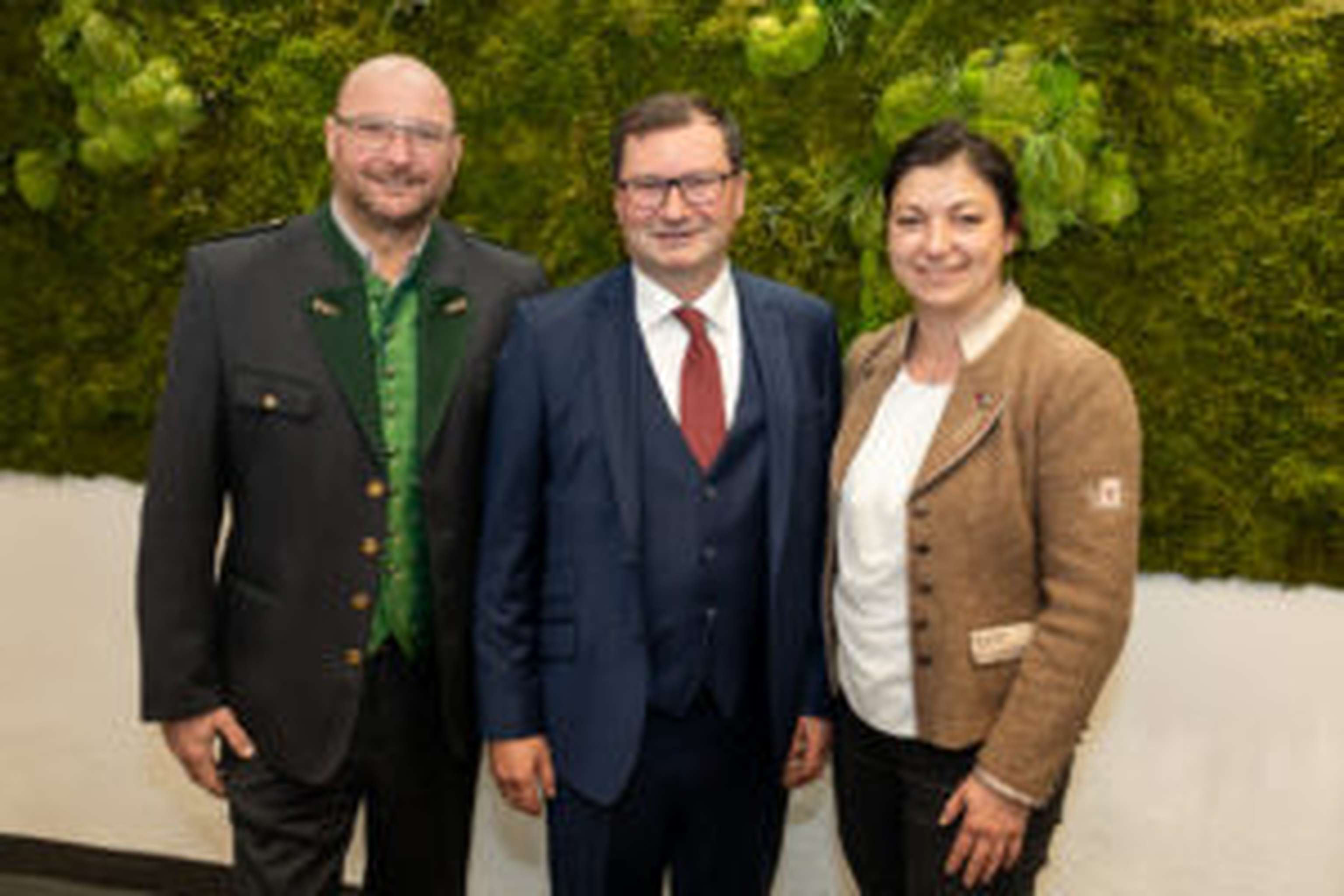 Das neue LK-Wien-Präsidium mit Vizepräsident Martin Flicker, Präsident Norbert Walter, und Vizepräsidentin Irene Maria Trunner.