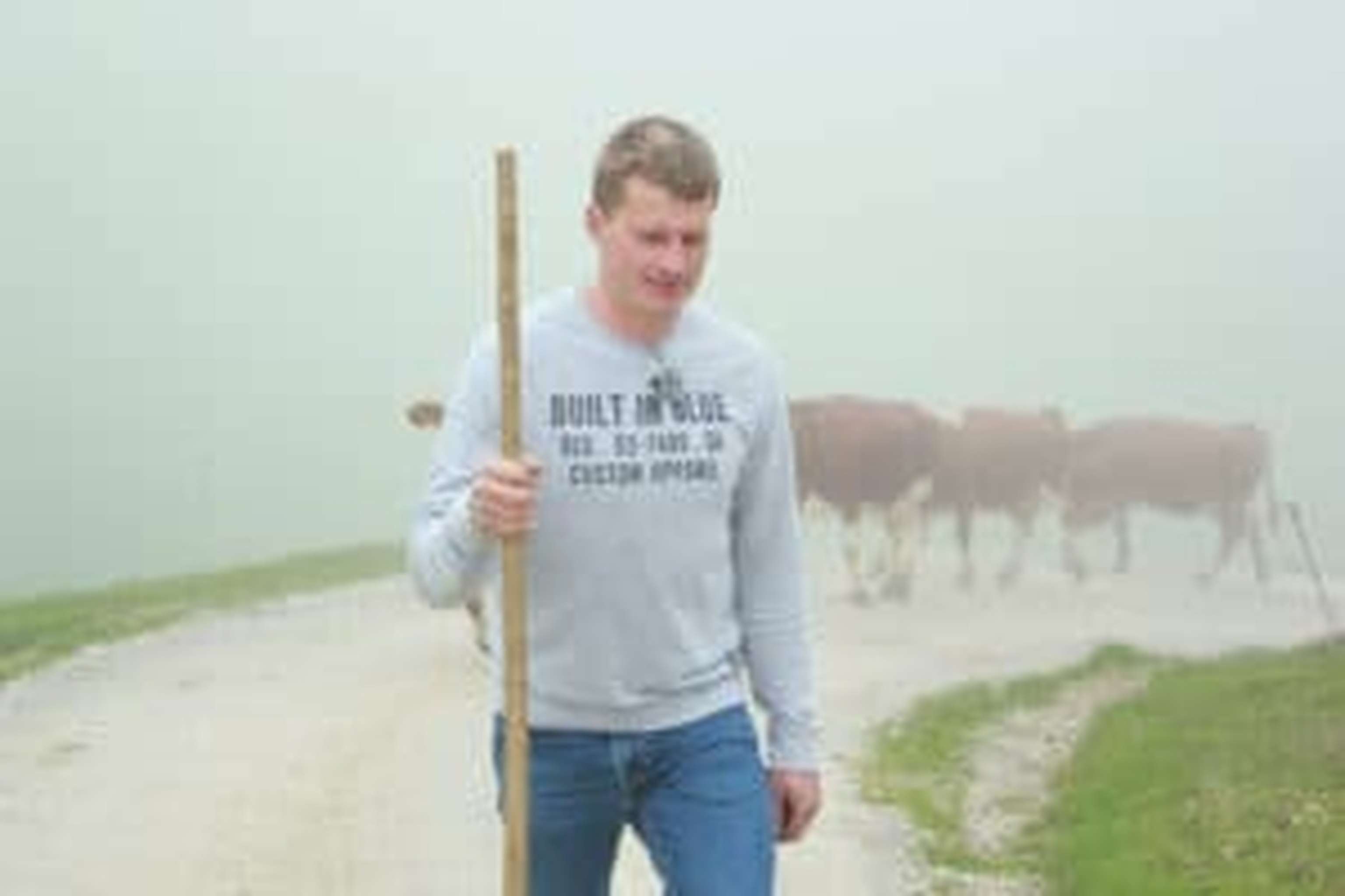 Anton Fahringer von der Burgeralm am Heimweg von der Weide