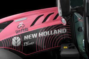 Der Giro D’Italia bot Anlass für New Holland, den neuen, umweltfreundlichen Biogastraktor ins rosa Licht zu rücken.FOTO: New Holland
