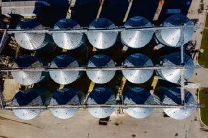 Übervolle Getreidelager in Russland: 2023 wurden mehr als 800.000 Tonnen in die EU exportiert, doppelt so viel wie im Jahr davor.