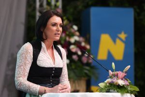 Köstinger: „Starker ländlicher Raum lebt von Frauen.“FotoS: ARGE Bäuerinnen/APA-Fotoservice/L. Schedl