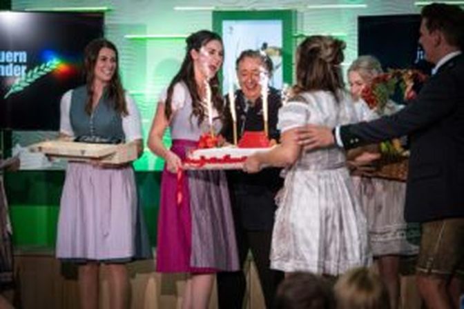 Richard Lugner feierte bei der Präsentation seinen 90. Geburtstag.