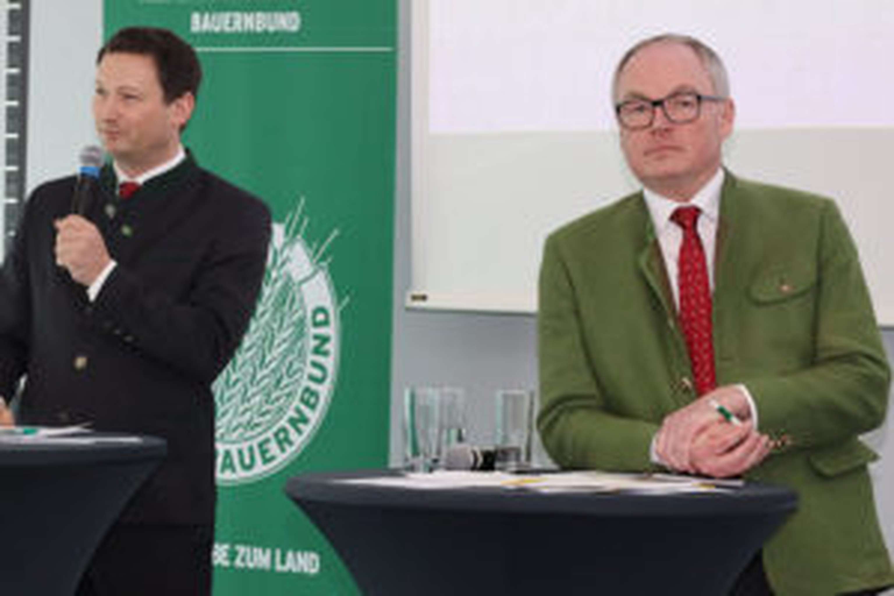 Direktor Paul Nemecek und Obmann Stephan Pernkopf
