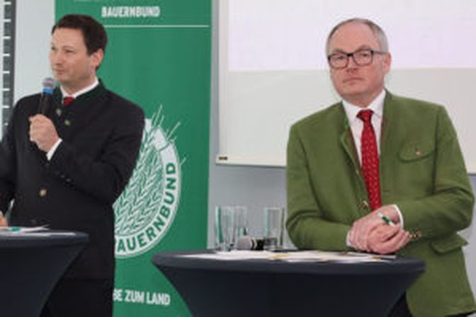 Direktor Paul Nemecek und Obmann Stephan Pernkopf