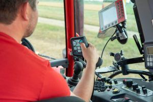 Aux-Joystick CCI A3 im Einsatz bei der neuen Ladewagenserie Boss 3000.