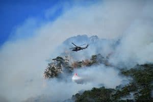 Auch das Bundesheer steht seit Tagen im Dauereinsatz gegen den Waldbrand im Rax-Gebiet.