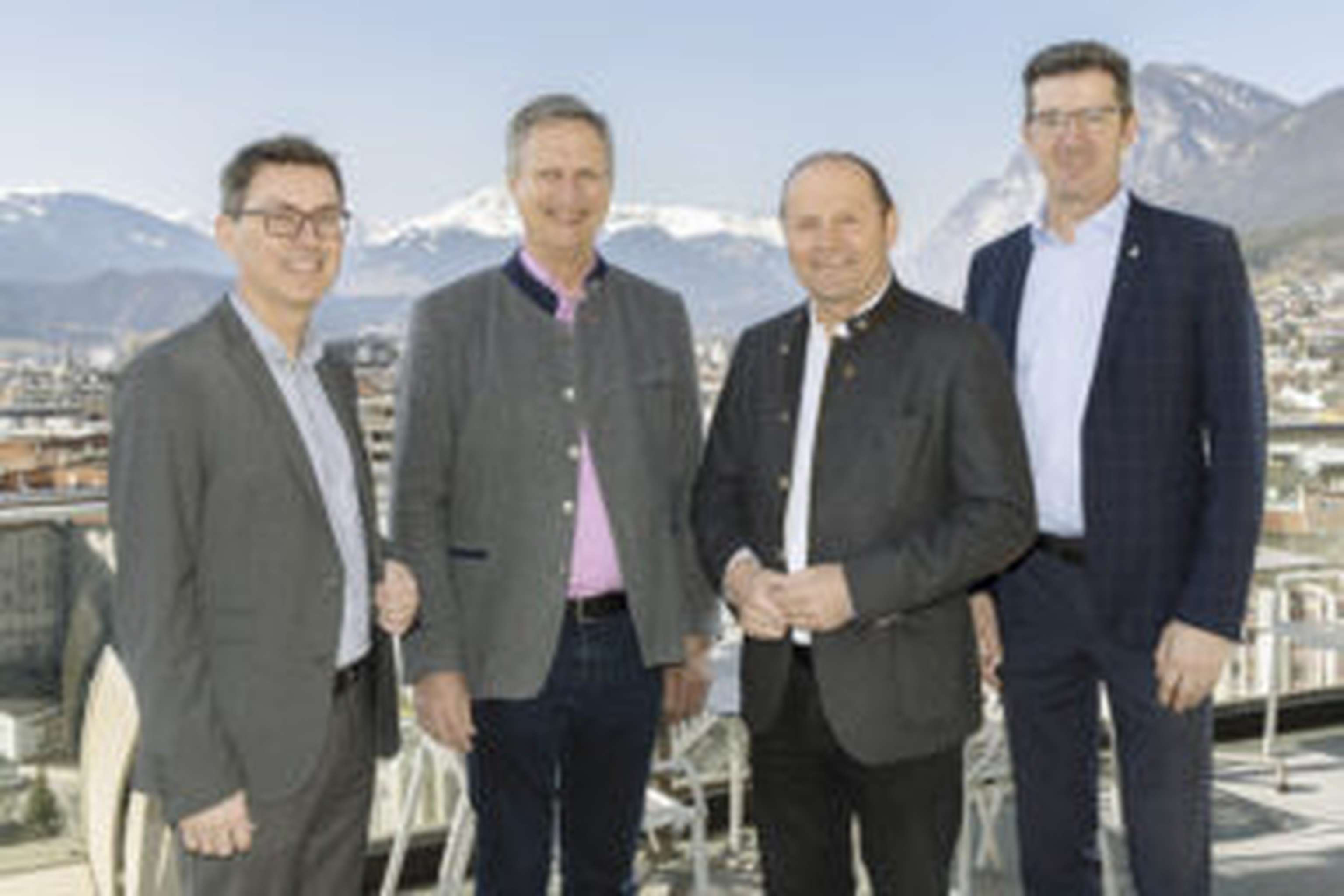 Präsentierten die Maßnahmen zum Schutz vor Naturgefahren in Tirol 2025: Markus Federspiel (Vorstand Abteilung Wasserwirtschaft), Landesforstdirektor Josef Fuchs, LHStv Josef Geisler und Gebhard Walter (Leiter Sektion Tirol der WLV)