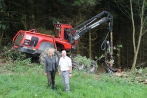 Moser und Hiegelsberger rufen zu verstärkter Kontrolle und notwendigen Entnahmen im Wald auf.
