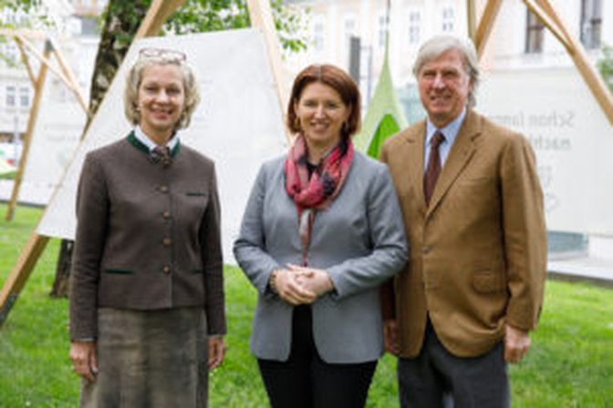 Elfriede Moser (l.), Michaela Langer-Weninger und Georg Adam Starhemberg