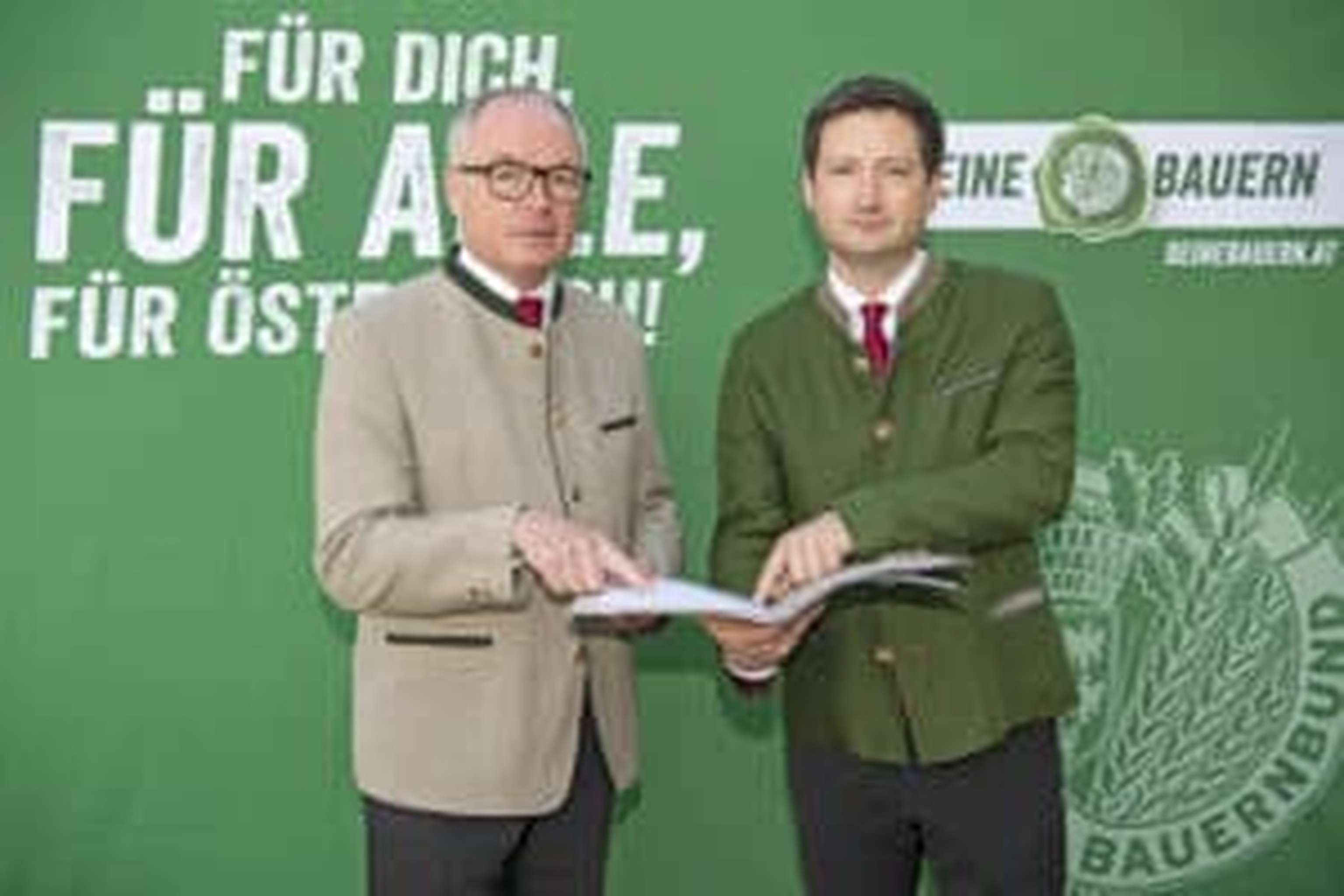 Stephan Pernkopf und Paul Nemecek beklagen den „Ausverkauf von systemrelevanter Infrastruktur“.