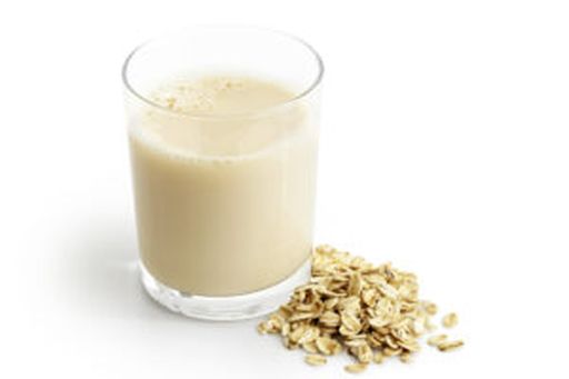 Haferdrinks sind laktosefrei, reich an Ballaststoffen und relativ kalorienarm.