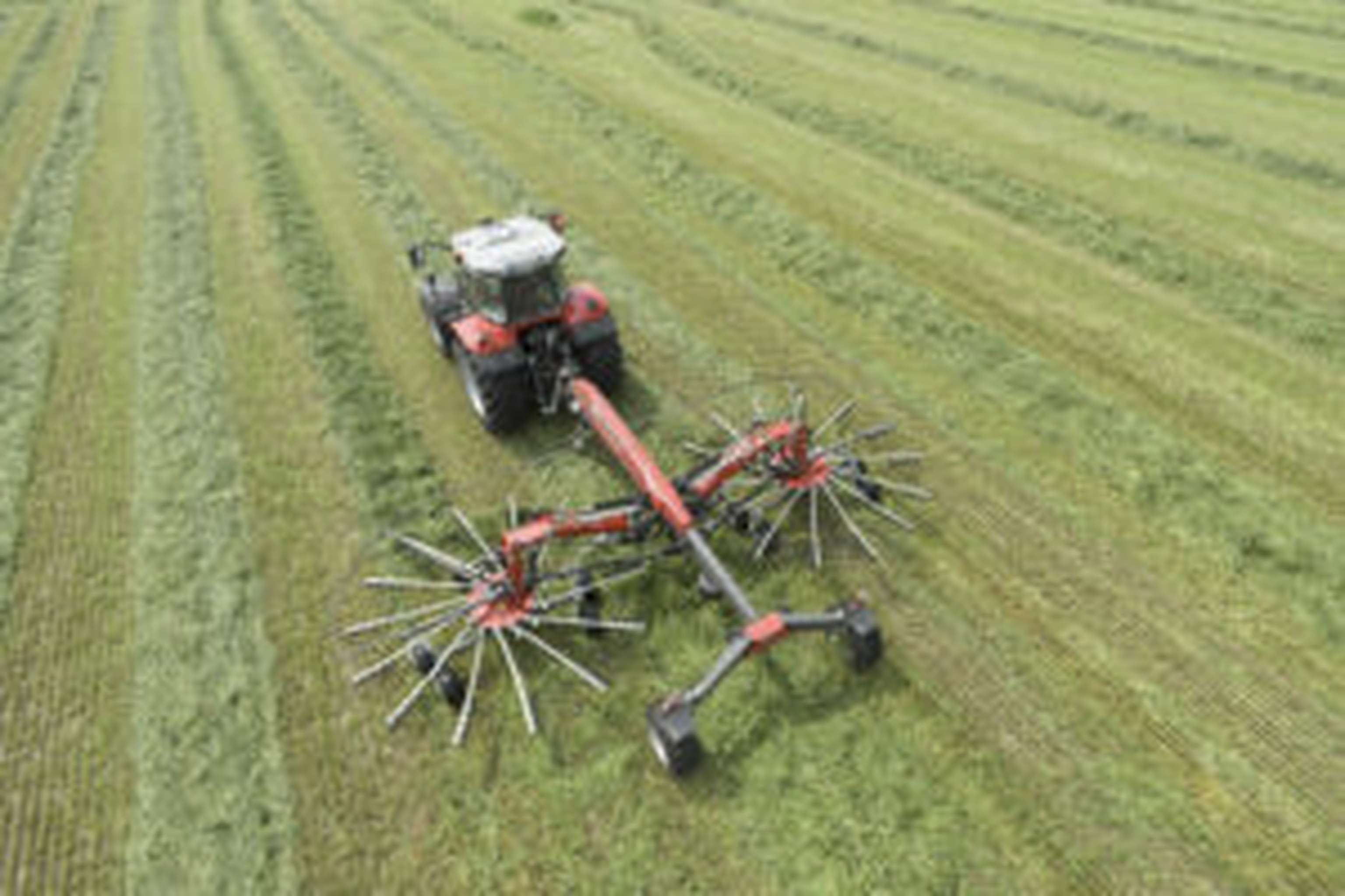 Die sechs neuen Zweikreiselschwader haben Arbeitsbreiten von 6,90 m bis 10 Meter.