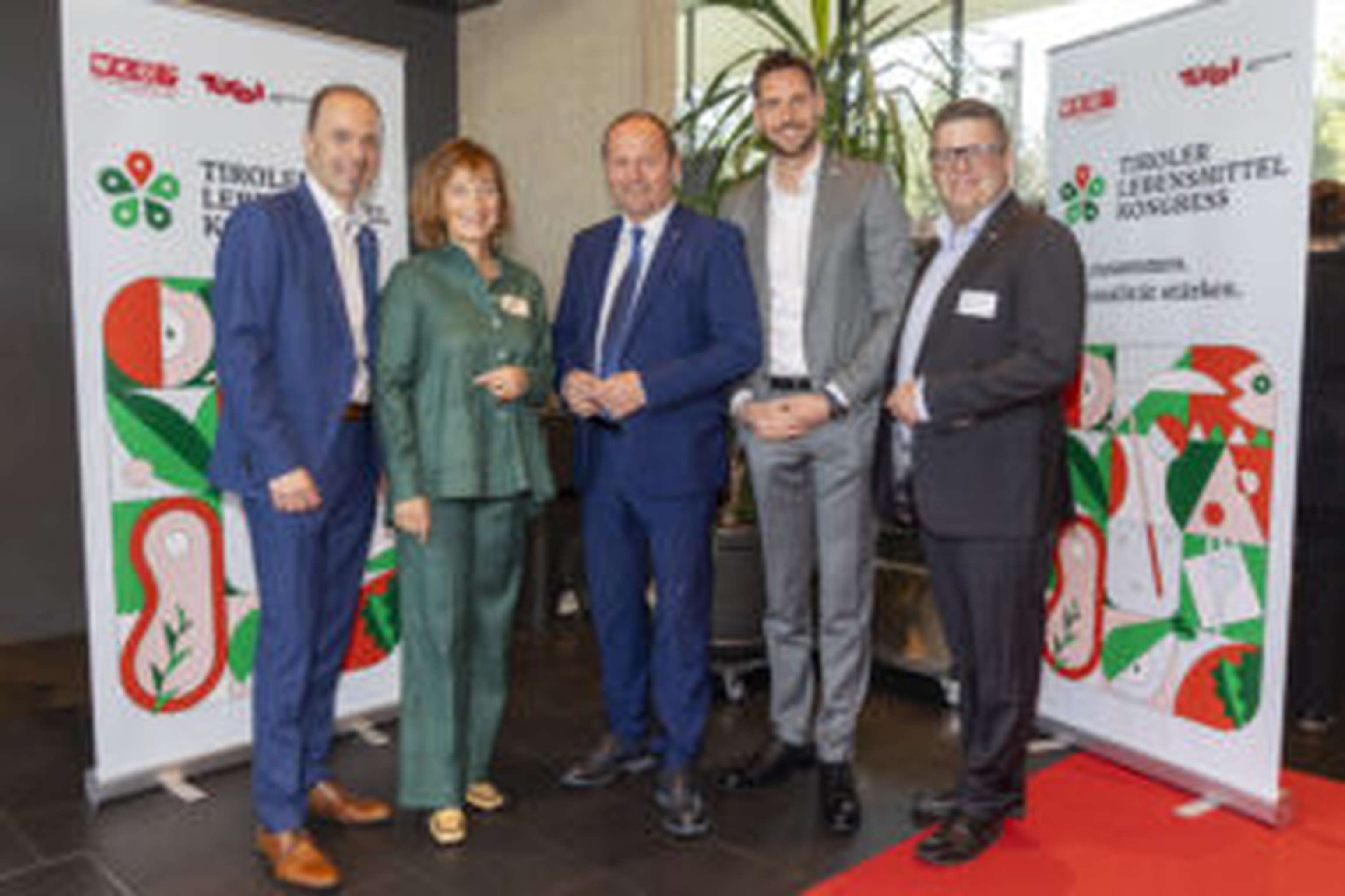 LK-Präsident Josef Hechenberger, Obfrau-Stv. der Sparte Handel, Patricia Niederwieser, LH-Stv. Josef Geisler, AMT-Geschäftsführer Matthias Pöschl und der Gremialobmann des Tiroler Lebensmittelhandels, Stefan Mair.