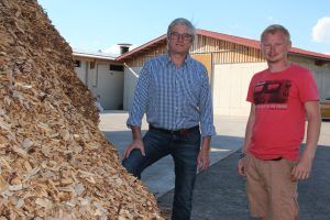 Die Trocknungsanlage wird mit Hackschnitzel und Photovoltaik betrieben.