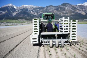 Bereits drei Signale sind am Betrieb von Josef Wopfner im Einsatz.Das RTK sorgt für eine optimale Spurführung.