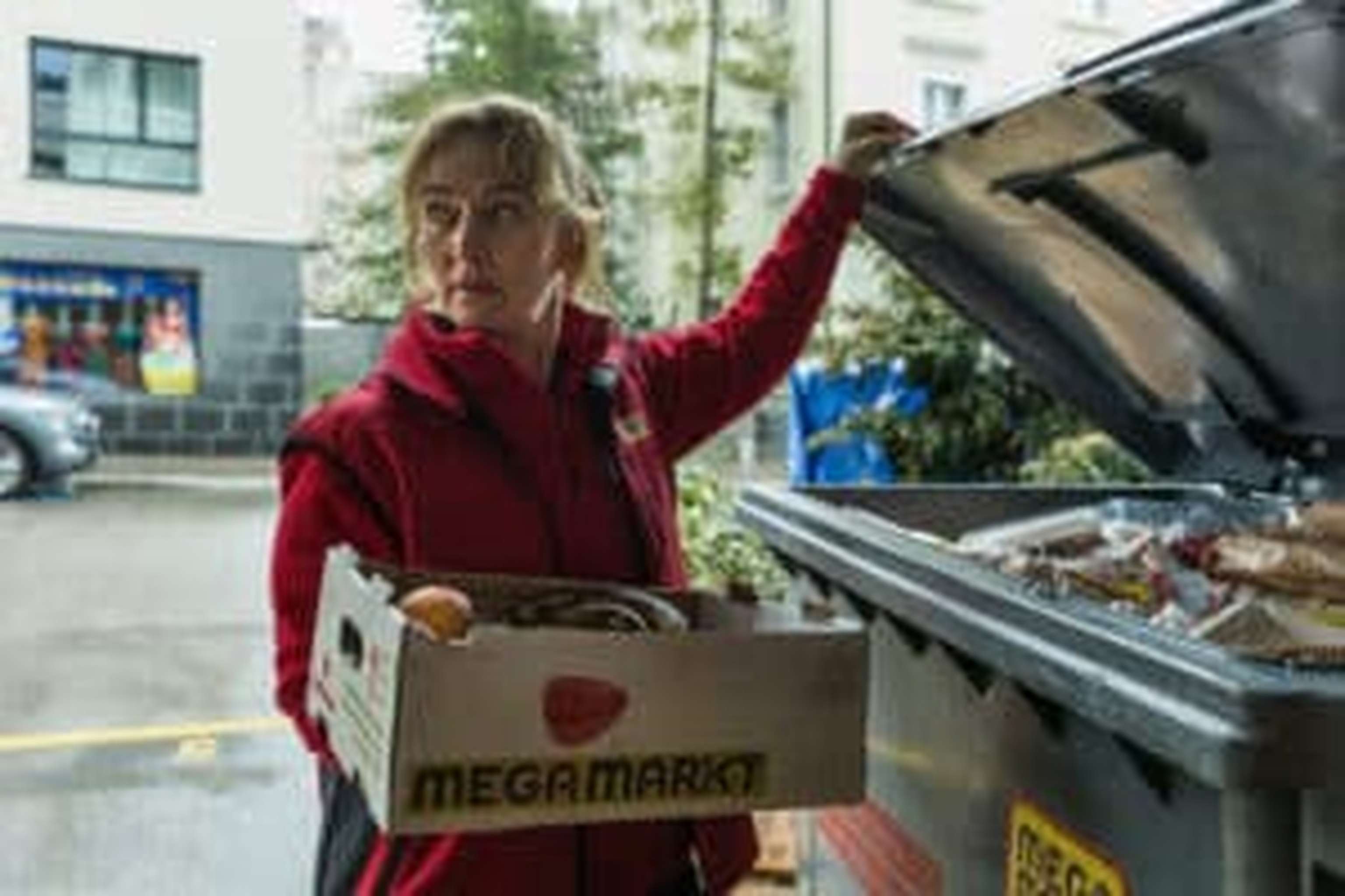 Gegen Lebensmittel im Müll: Mutter Wyss (Rachel Braunschweig).