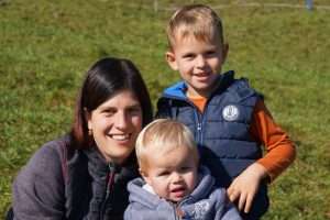 Christine mit ihren beiden Söhnen Johannes und Josef
