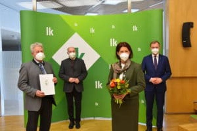 LH Stelzer (r.) und Agrarlandesrat Hiegelsberger (2.v.l.) gratulierten LK-Präsidentin Michaela Langer-Weninger und Vizepräsident Karl Grabmayr zur Wiederwahl.24