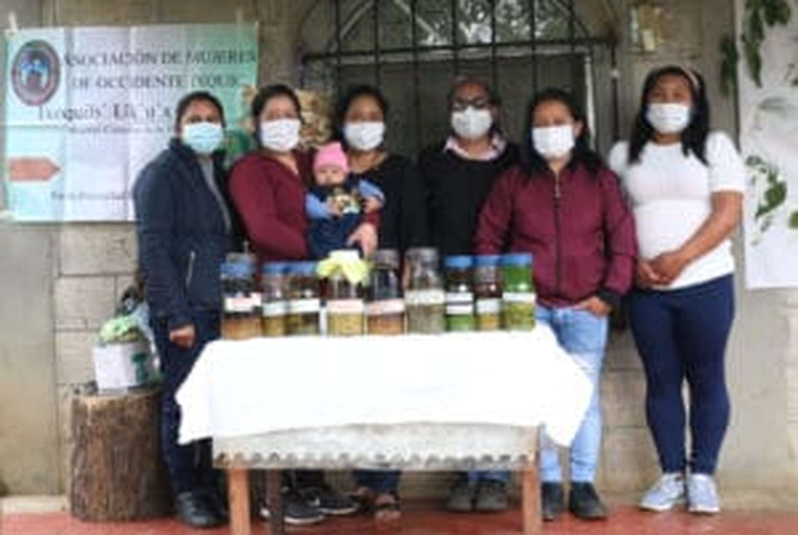 Die Frauen verkaufen ihre Produkte in der eigenen Gemeinde.