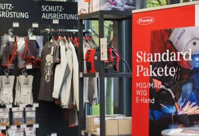 Im neuen Store gibt es ein breites Austtattungs-Sortiment.