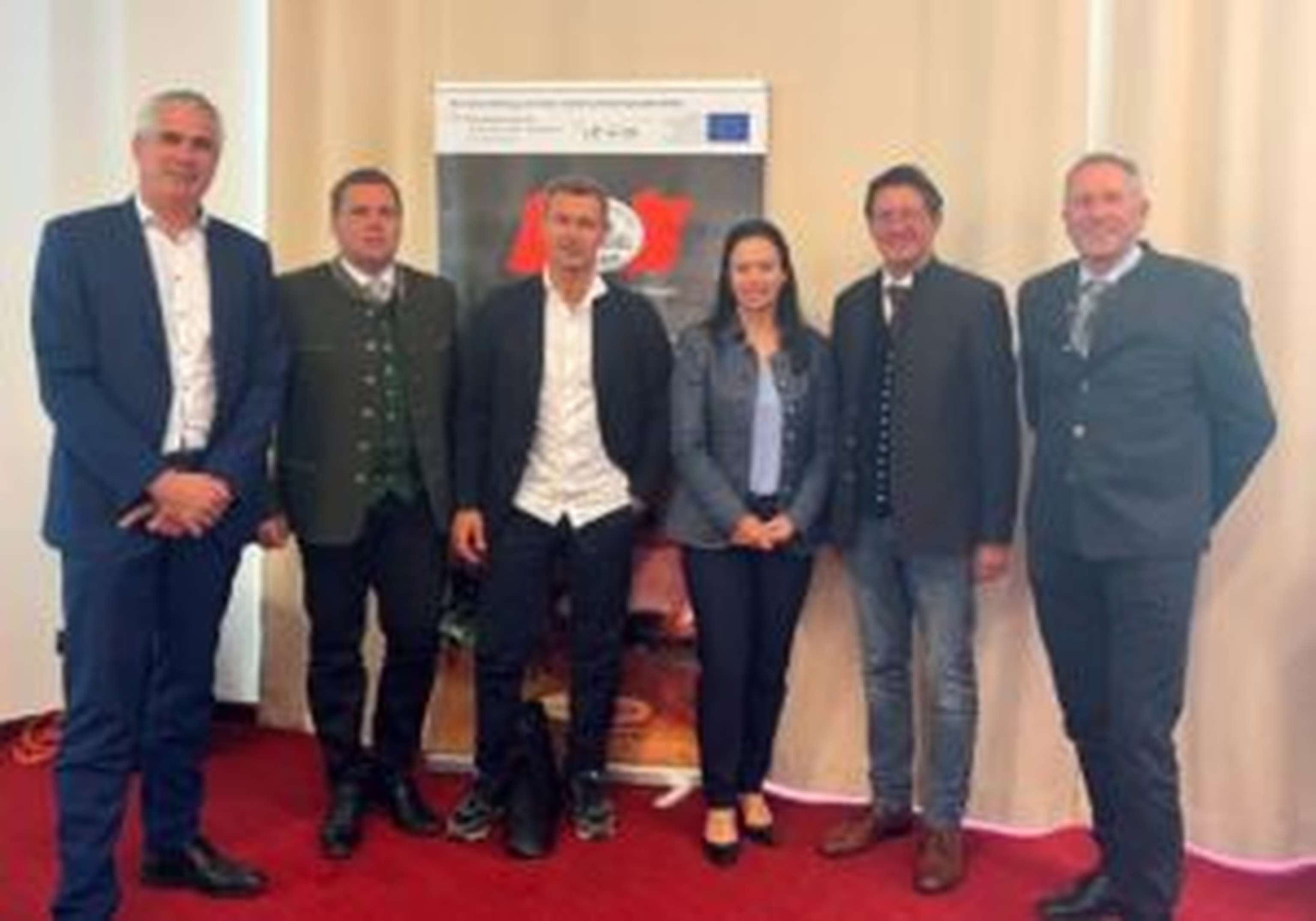 ARGE Rind-Generalversammlung in Kärnten. Im Bild v. l. Geschäftsführer Werner Habermann, Obmann Josef Fradler jun., Norbert Marcher, Astrid Brunner, Siegfried Huber und Hansjörg Landmann.