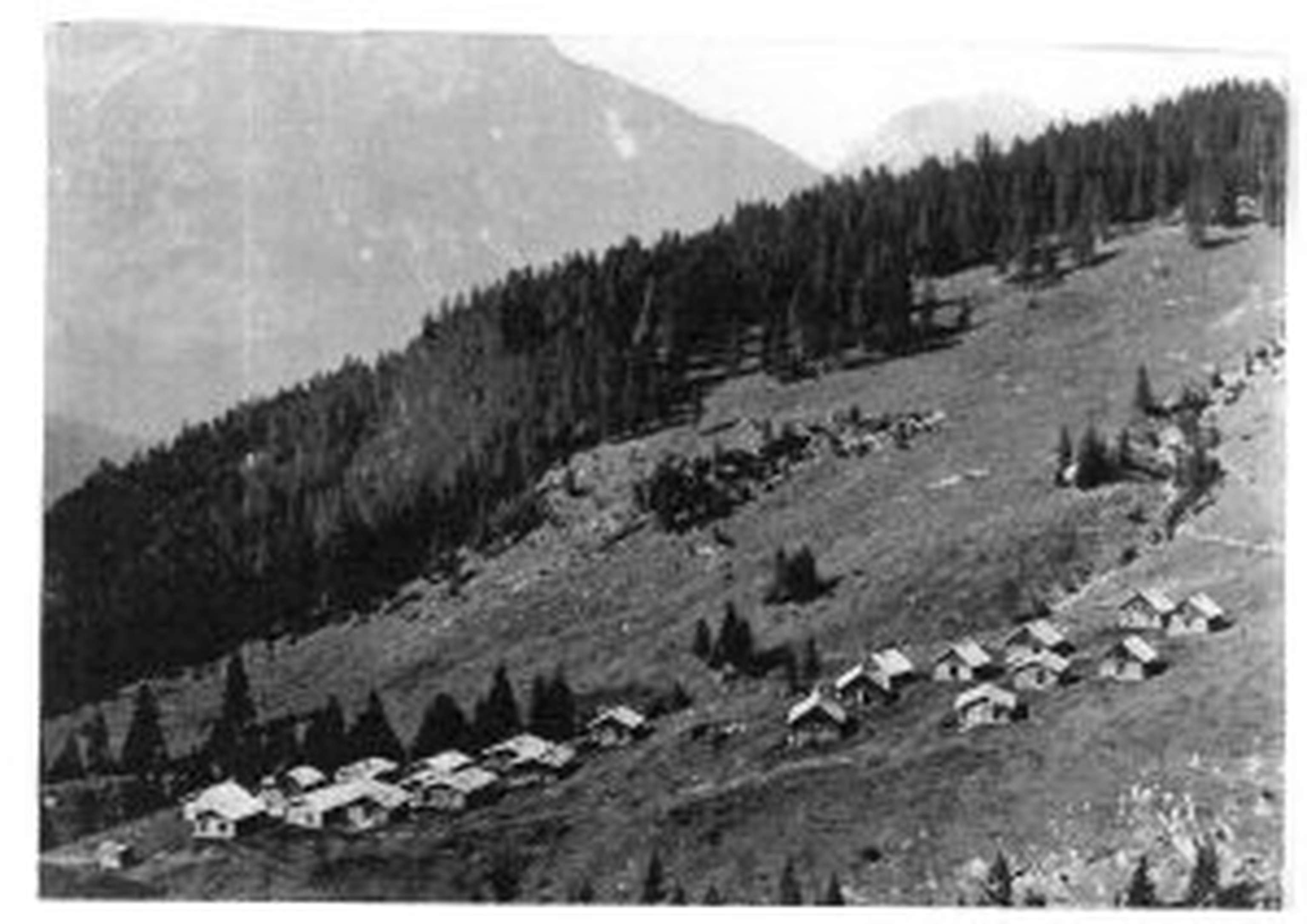 Die Stablalm vor dem Abriss der Hütten, ohne neuer, großer Hütte