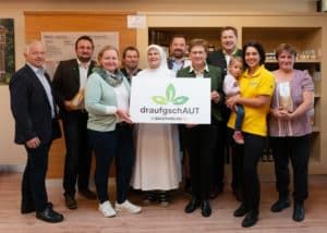 Perg: NAbg. Prinz, JB-Obmann Lang (v.l.) und LK-Vizepräsidentin Ferstl (5.v.r.) waren mit Funktionären im Curhaus Bad Kreuzen.