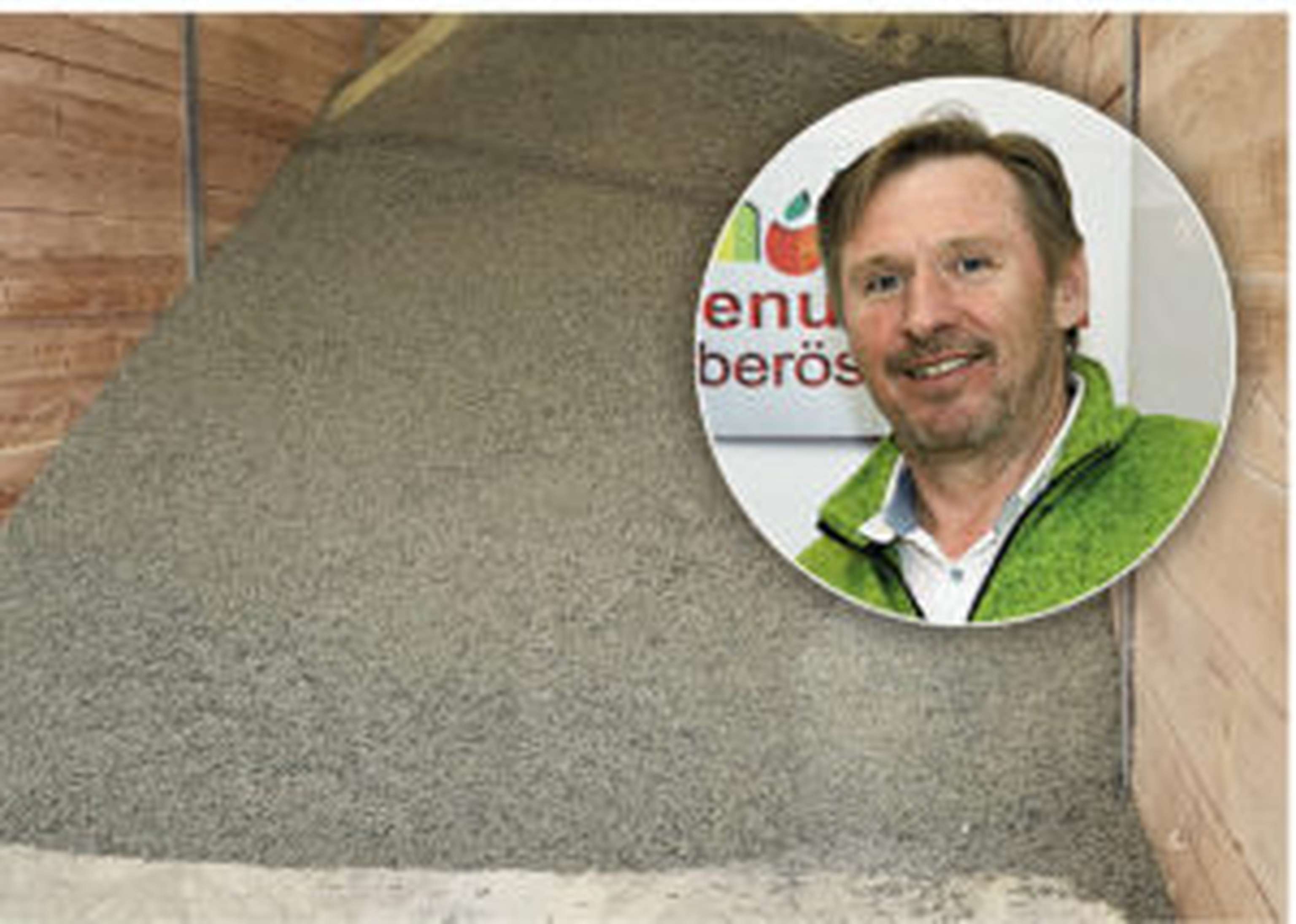 Das Nebenprodukt: Rapskuchen; Kleines Bild: Geschäftsführer Johann Schöfl