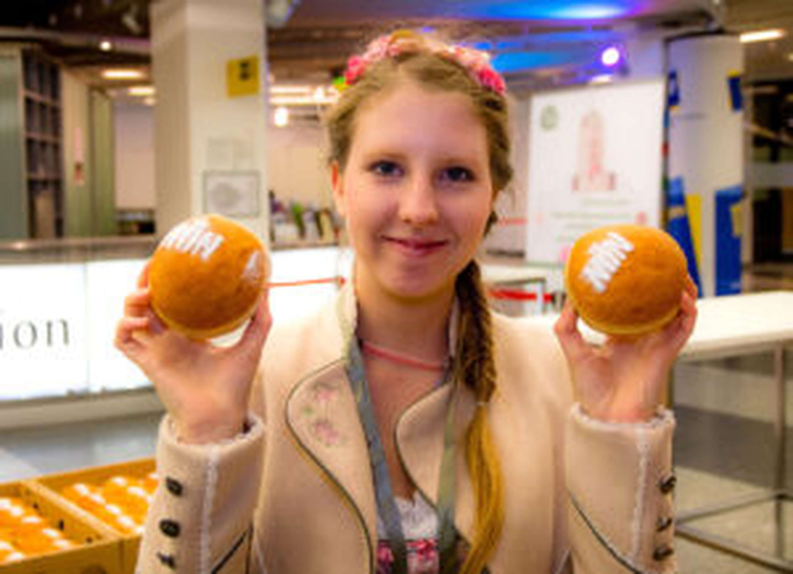 Zum Abschied vor dem Nachhauseweg gibt es Faschingskrapfen.