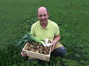 Bauernbund-Bezirksobmann Eferding„Es ist für mich das Schönste, wenn man etwas aussät, der Natur bei ihrem großartigen Schauspiel, dem Wachsen, zusehen kann und mit der Ernte den Erfolg mit anderen genießen kann.“