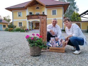 Johann und Maria Schrattenecker aus Mehrnbach: Erfolgreich mit ihren „Innpopis“, die es in unterschiedlichsten Geschmacksrichtungen gibt.