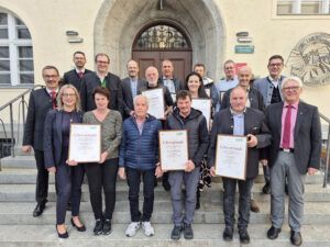 Die Geehrten des Bezirks Landeck mit Ehrengästen.