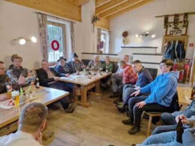 Rund 100 Außerferner Bauern diskutierten bei den Stammtischen.