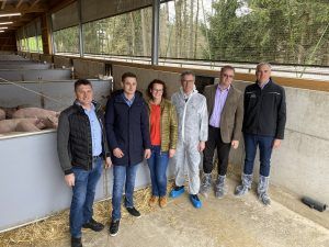 Besichtigung von AMA-Gütesiegel- und AMA-TierwohlbetriebFOTO: Bauernzeitung