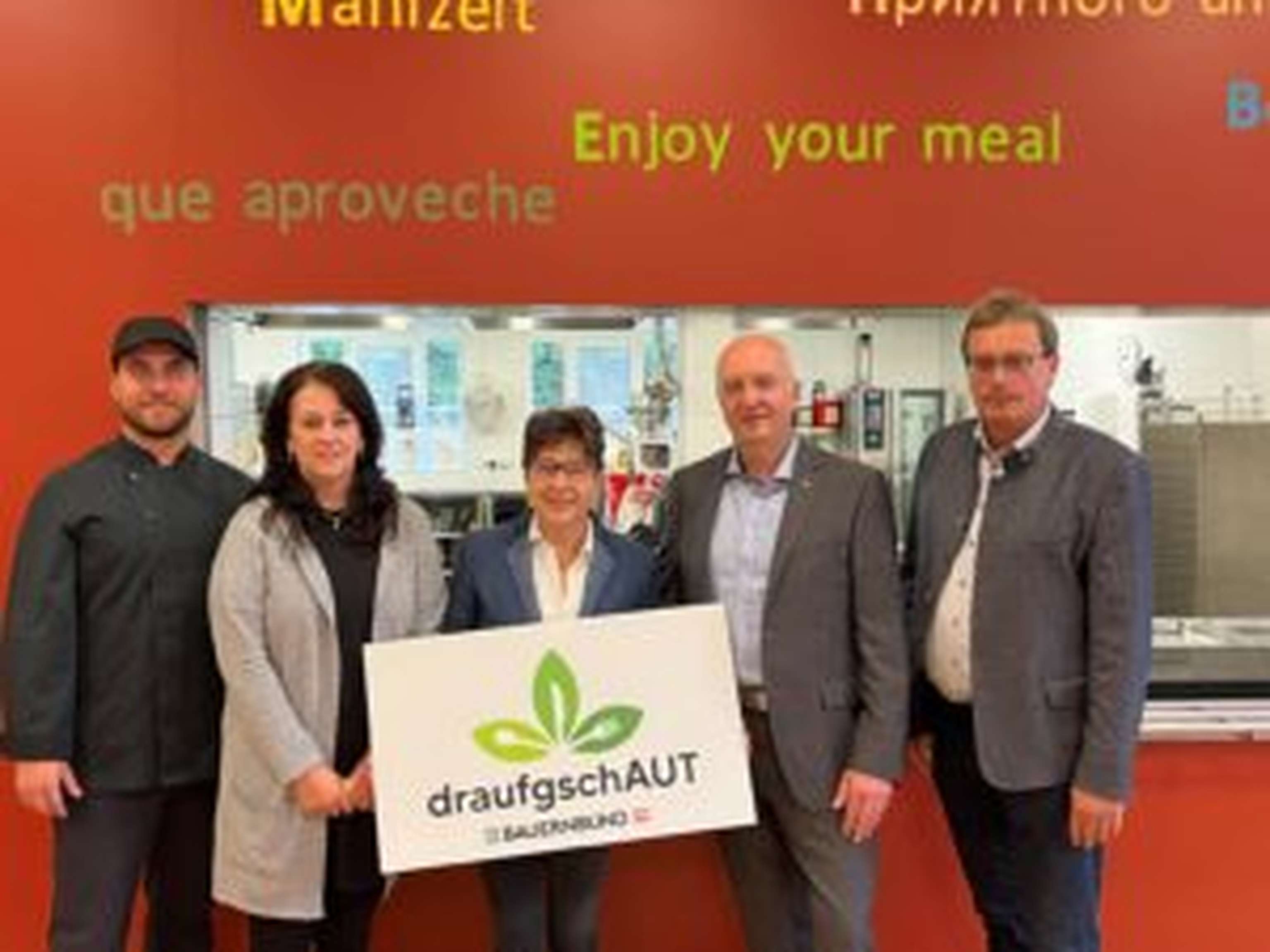 HLBLA St. Florian: Küchenchef Wurdinger, Wirtschaftsleiterin Rogl, Sommer, Direktor Fachberger und Gruber (v.l.)