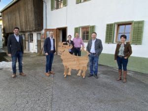 Bauernbunddirektor BR Dr. Peter Raggl, LK-Präsident NR Josef Hechenberger, Monika und Martin Egger, Bezirksbauernobmann Michael Jäger und LK-Vizepräsidentin Helga Brunschmid