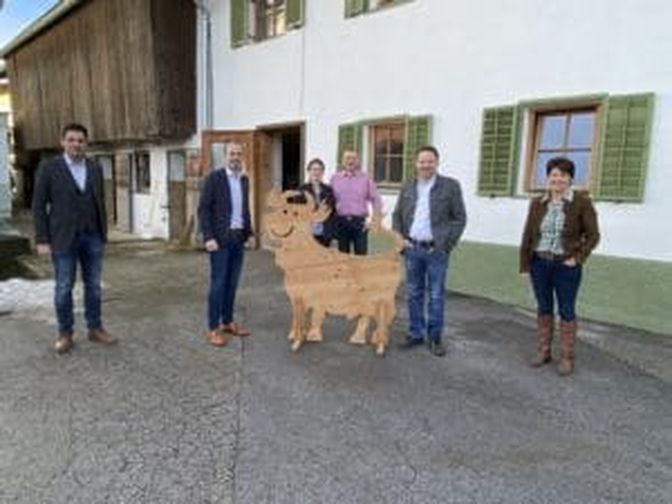 Bauernbunddirektor BR Dr. Peter Raggl, LK-Präsident NR Josef Hechenberger, Monika und Martin Egger, Bezirksbauernobmann Michael Jäger und LK-Vizepräsidentin Helga Brunschmid