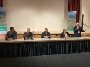 Die Bauernbund- und LK-Landesspitze mit Bezirksbäuerin Elke Klages und Bezirks-bauernobmann Christian Angerer.