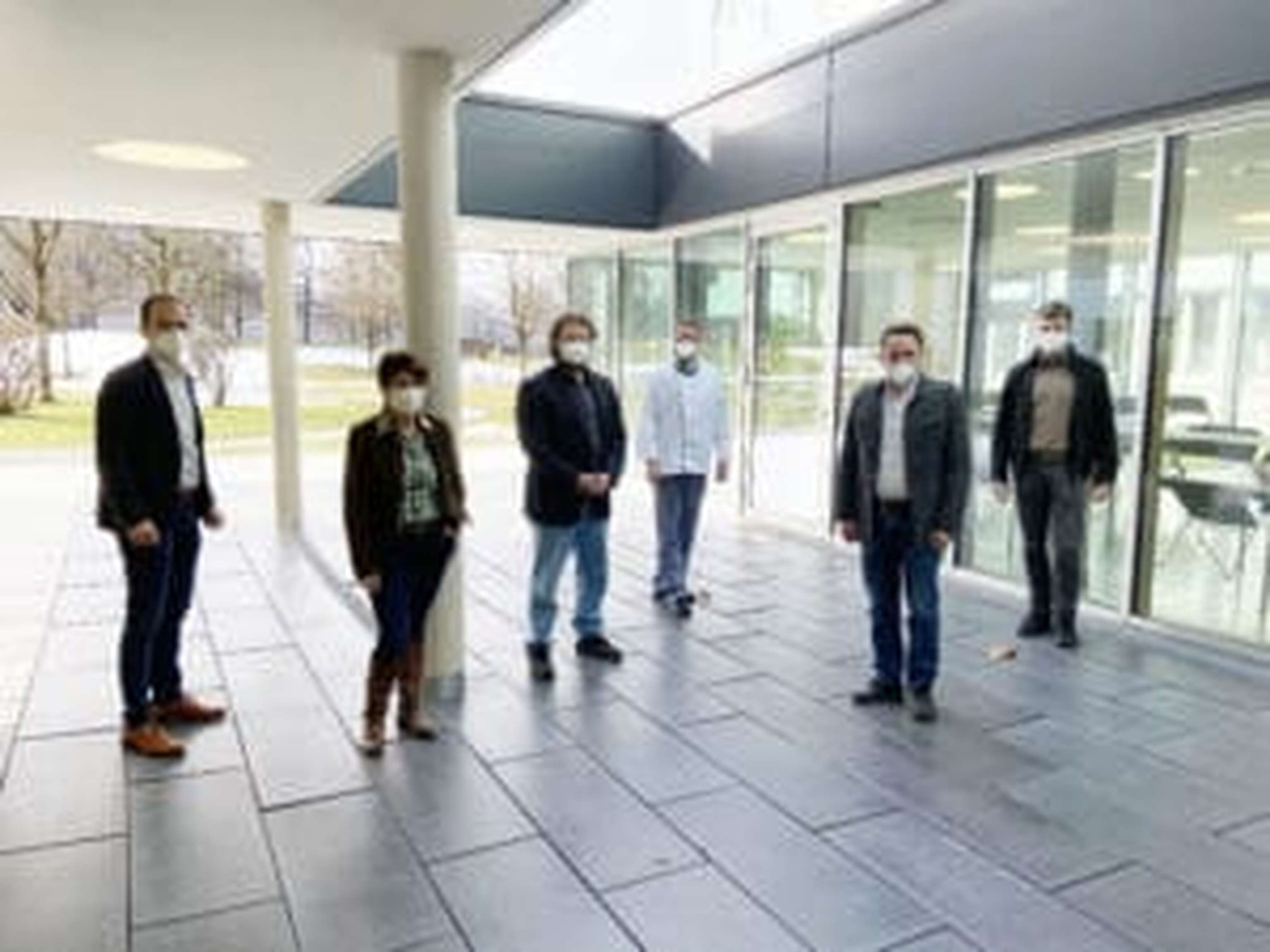Wichtige Partner für die heimischen Bauern: LK-Präsident Josef Hechenberger und LK-Vize Helga Brunschmid, Dr. Wolfgang Schoner, Küchenchef Josef Geisler, Bezirksbauernobmann Michael Jäger und Bgm. Hannes Juffinger.