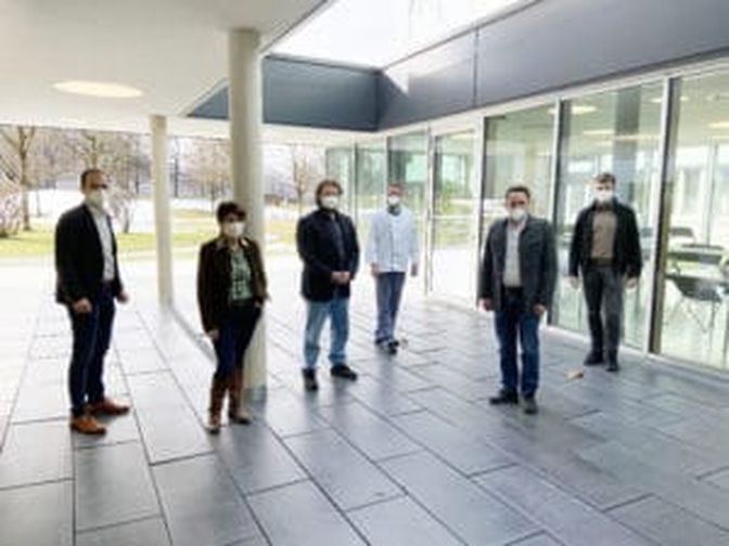Wichtige Partner für die heimischen Bauern: LK-Präsident Josef Hechenberger und LK-Vize Helga Brunschmid, Dr. Wolfgang Schoner, Küchenchef Josef Geisler, Bezirksbauernobmann Michael Jäger und Bgm. Hannes Juffinger.