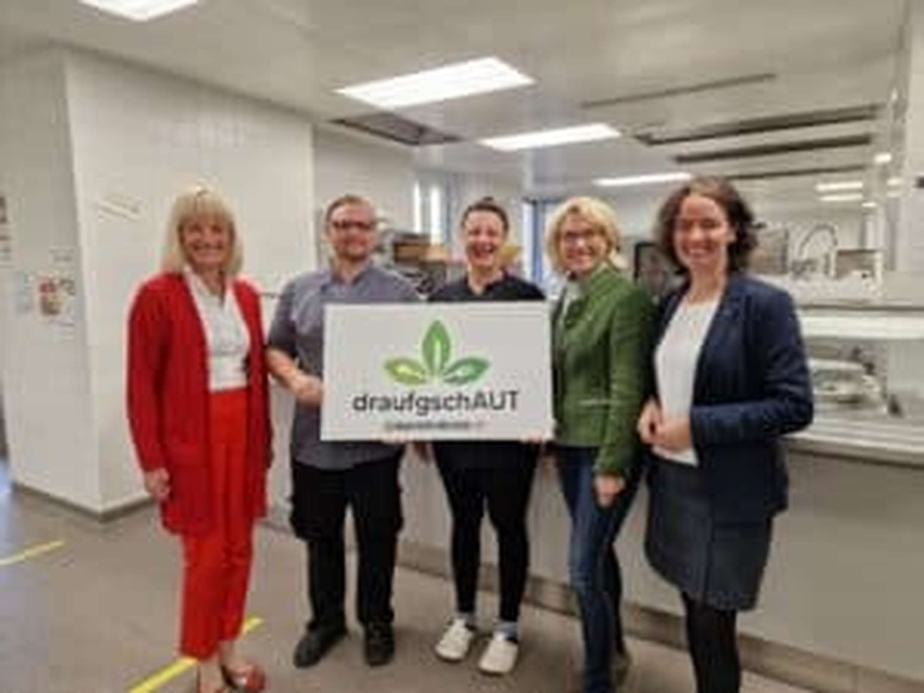 Fachschule Kleinraming: Direktorin Forstner mit Mitarbeitern Turner und Arthofer, Huemer und LAbg. Aspalter (v.l.)