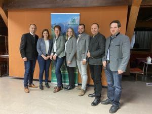 Bezirksherbstkonferenz in Kufstein: LK-Präsident NR Josef Hechenberger, FL-Bezirksobfrau Christine Schmid, Bezirksbäuerin Christine Lintner, Bezirksleitung der JB/LJ Bettina Hauser und Andreas Kronbichler, Bauernbundobmann LHStv. Josef Geisler und Bezirksbauernobmann Michael Jäger