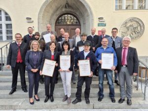 Die Geehrten des Bezirks Reutte mit Ehrengästen.