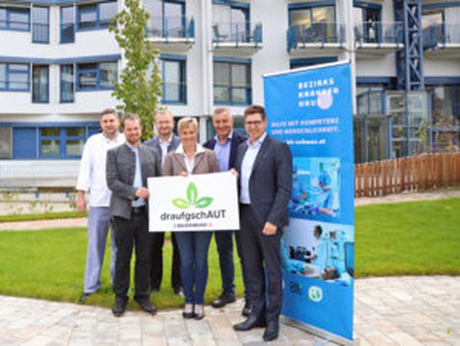 Bezirk Schwaz: Küchenchef Felix Morgenstern, Bezirkskammerobmann Andreas Prosch, Bgm. Josef Unterweger, Bezirksbäuerin Monika Garber, Bezirksbauernobmann Hannes Partl, GF Andreas Hoppichler.