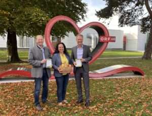 Bauernbund-Direktor Wolfgang Wallner und Landesbäuerin Johanna Haider bei ORF-Landesdirektor Klaus Obereder (r.)