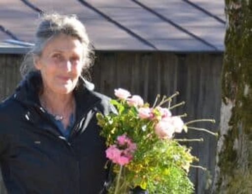 Altbäuerin Annemarie Meusburger produziert auch Kräutersalze und Sirupe in Bio-Qualität. Die Zutaten stammen aus dem eigenen Garten.