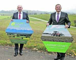 Agrarlandesrat Max Hiegelsberger und Direktor Hubert Huber weisen den Weg in die Zukunft Landwirtschaft 2030.