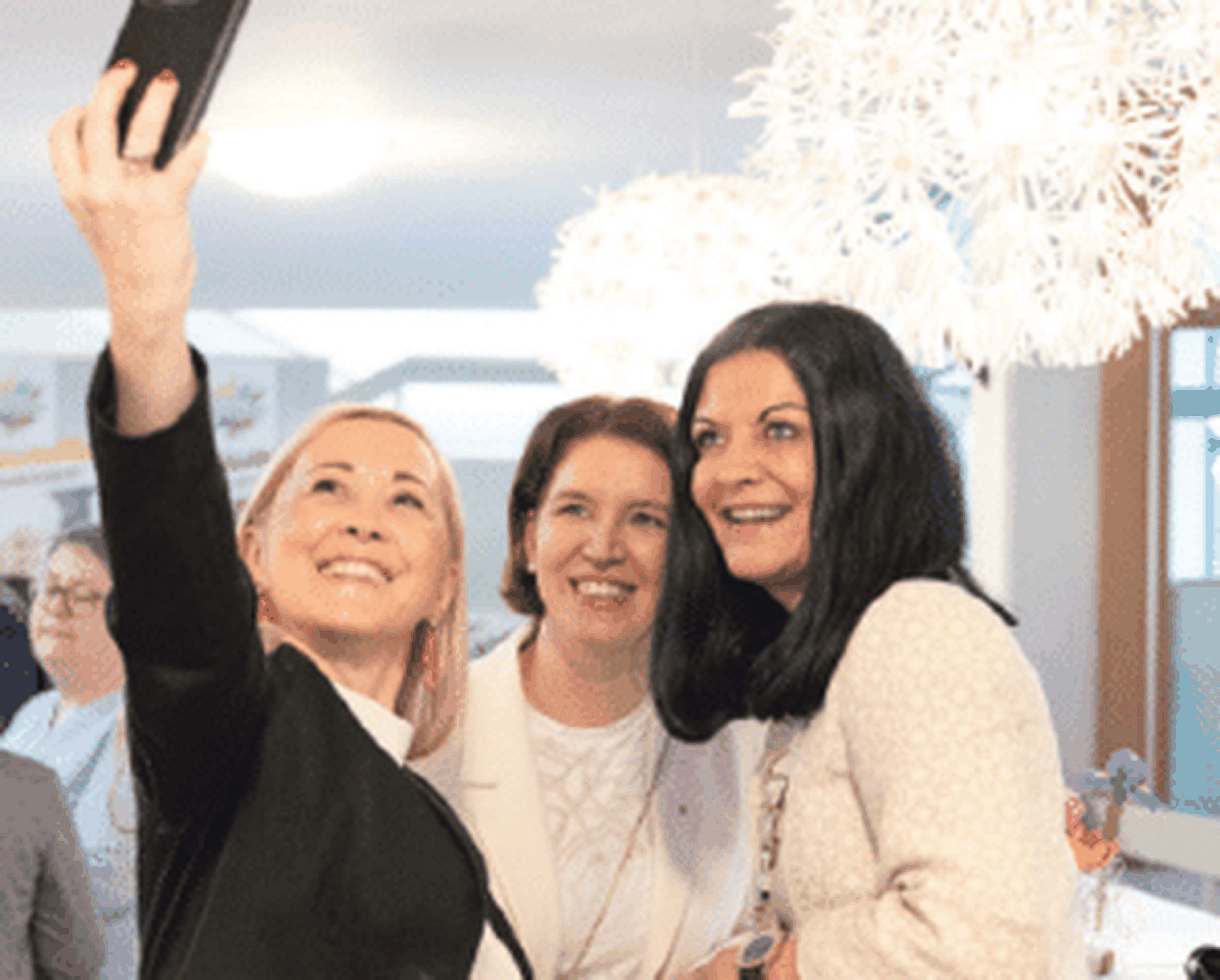 Moderatorin Sabine Kronberger, Michaela Langer-Weninger, Kathrin Kühtreiber-Leitner (v.l.)