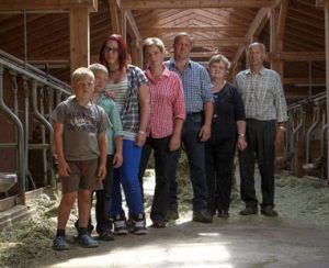 Genossenschaft fraglich, Gemeinschaft bleibt: Familie Steiner hilft zusammen.
