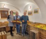 Steyr-Land: Bezirksbäuerin Regina Aspalter (l.) am Obsthof Gappmaier in Waldneukirchen.